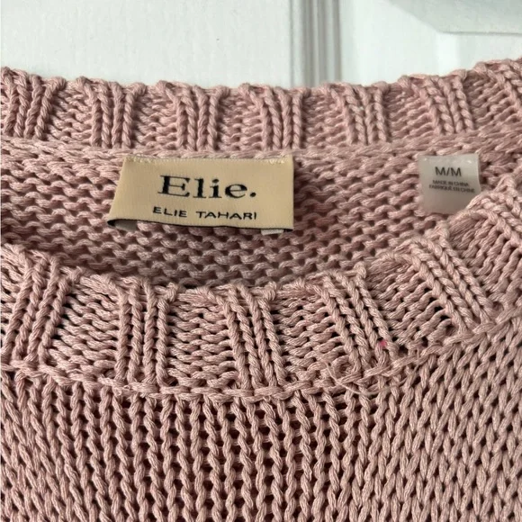 EUC Elie Tahari Women's Blush Pink Crew Neck Sweater - Picture 2 of 4